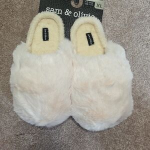 Women's Plush Cream Slip-On Slippers